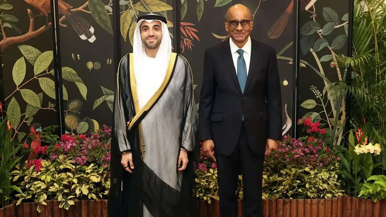 سفير الإمارات يعرض أوراق اعتماده على رئيس سنغافورة